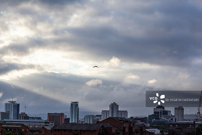 加的夫城市景观与天空图片素材