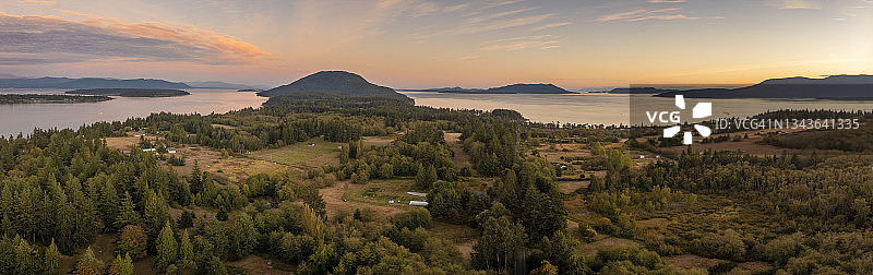 华盛顿州拉米岛的日落航拍全景图片素材