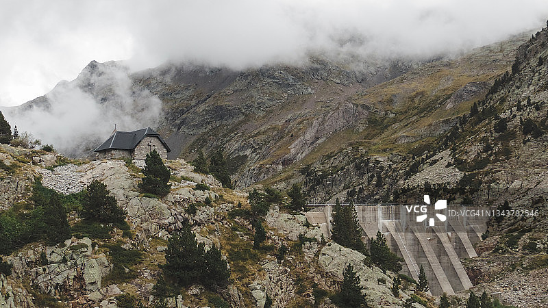 内韦斯圣母教堂和雷斯波穆索水坝图片素材