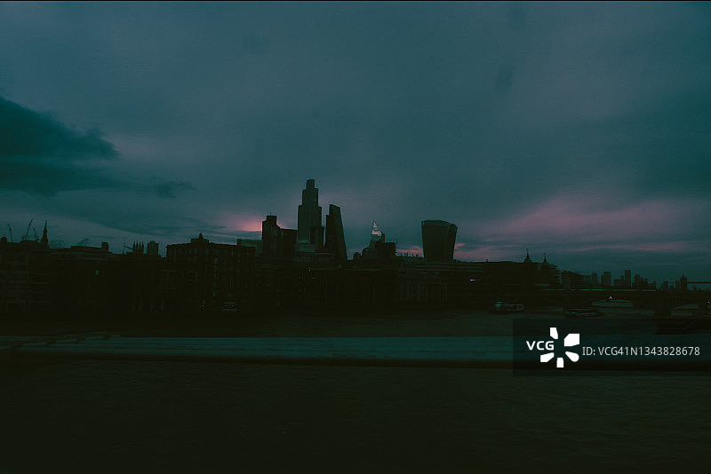 充满喜悦的天空图片素材