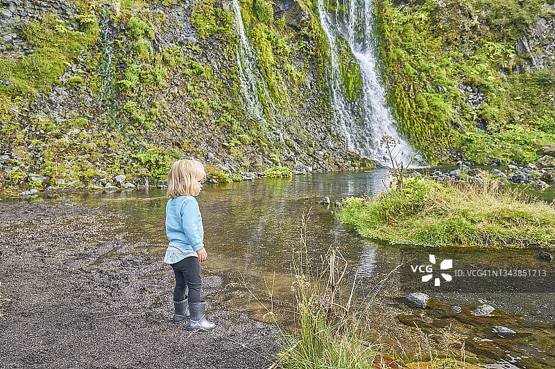 冰岛盖亚峡谷瀑布风光图片素材