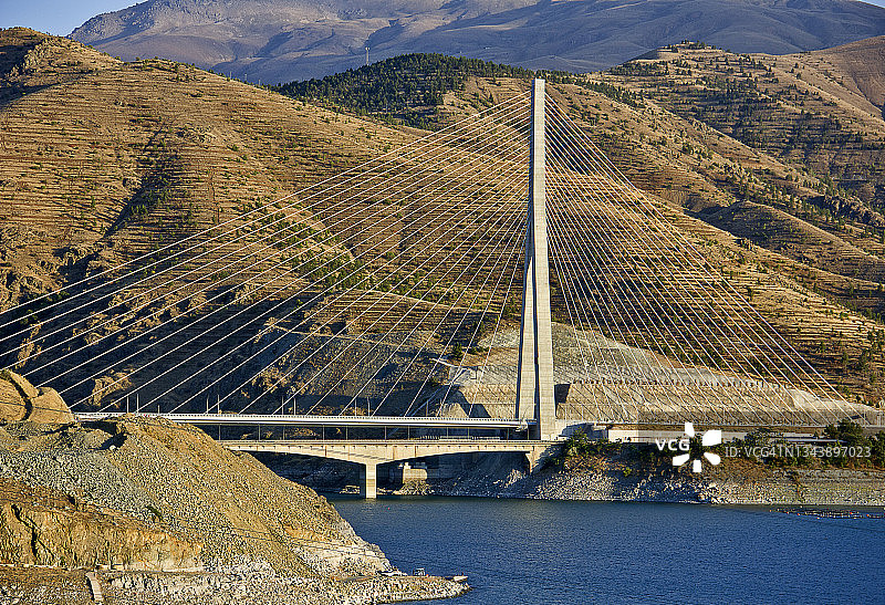 马拉蒂亚埃拉泽市之间的幼发拉底河图片素材