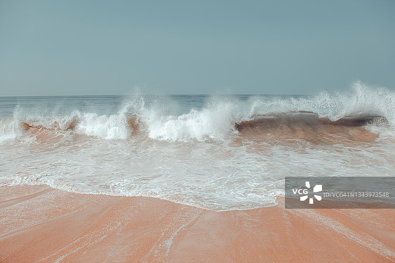 清澈的波浪图片素材