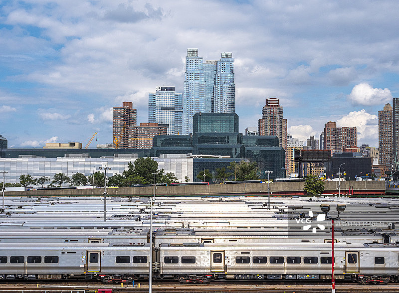 纽约哈德逊城市广场的列车图片素材