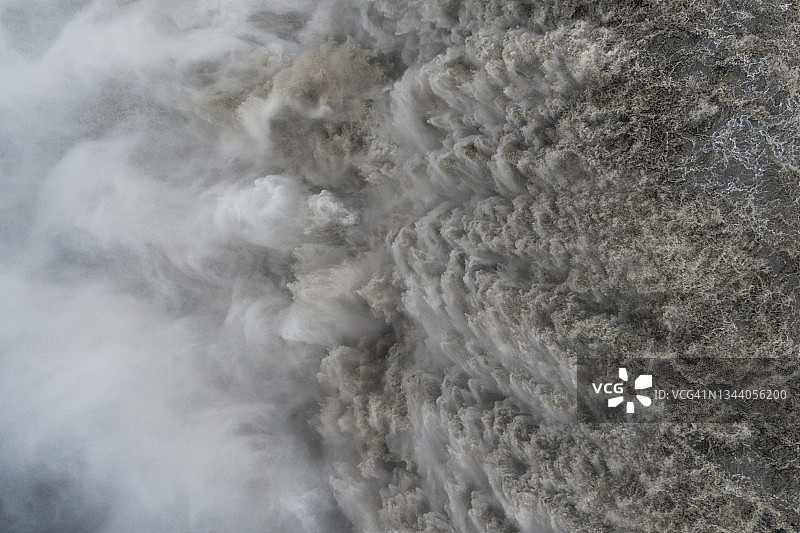 冰岛黛提瀑布的壮观航拍影像图片素材