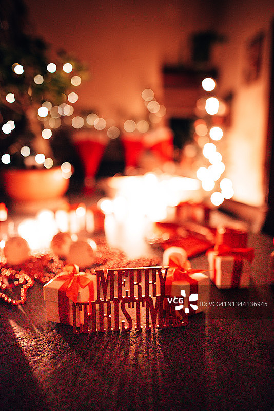 餐桌上的圣诞装饰品图片素材