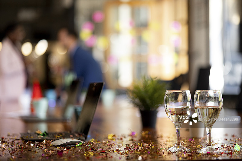 商务办公室派对和庆祝活动图片素材