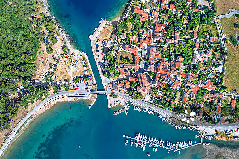 克罗地亚克雷斯岛奥索尔和亚得里亚海鸟瞰图图片素材