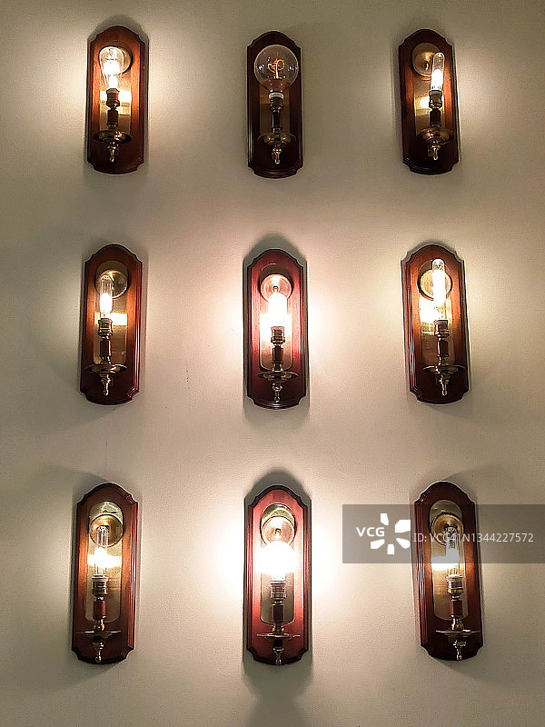 墙上的电灯图片素材