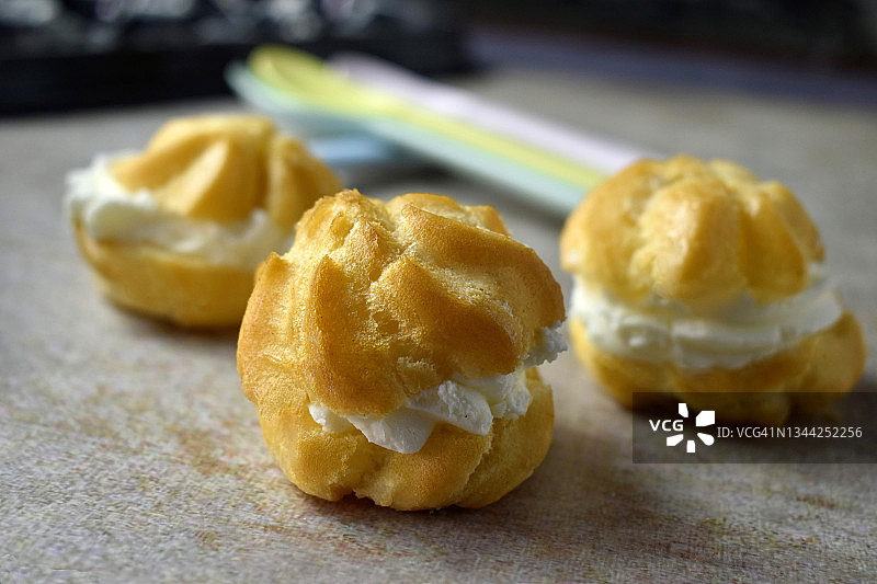 奶油泡芙或泡芙图片素材