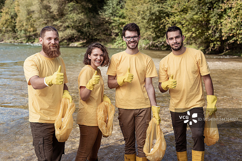 为清洁的水点赞！图片素材