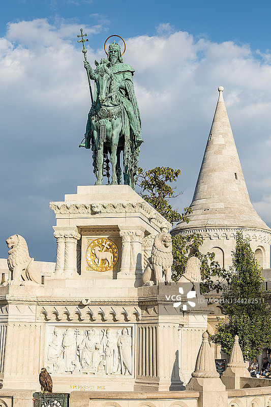 匈牙利布达佩斯渔人堡的伊什特万一世雕像图片素材
