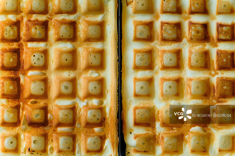 新鲜出炉的华夫饼：家庭食谱烹饪理念图片素材