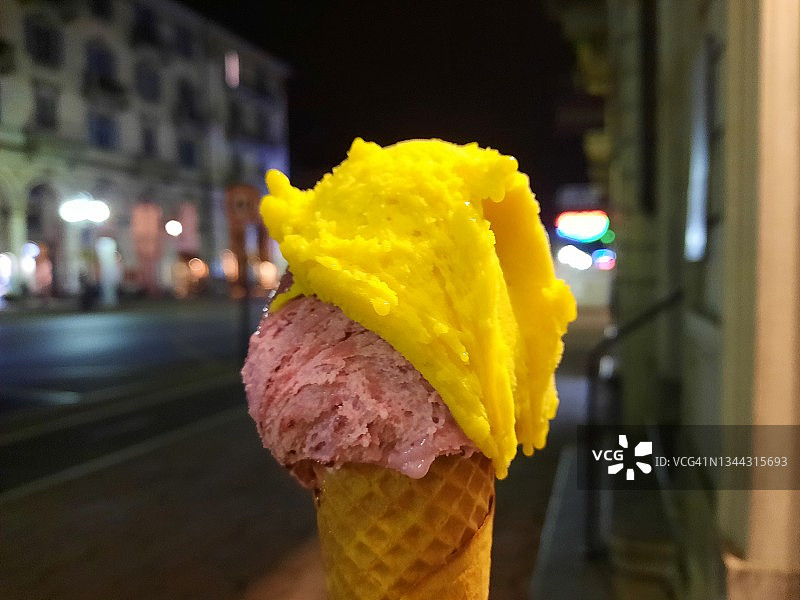 午夜冰淇淋图片素材