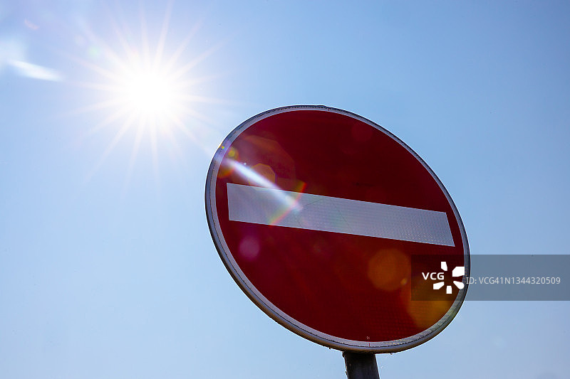 禁止超车交通标志图片素材