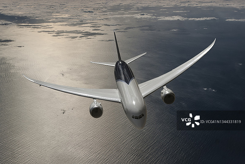 波音787-8梦想客机飞越海洋的俯视角度图片素材