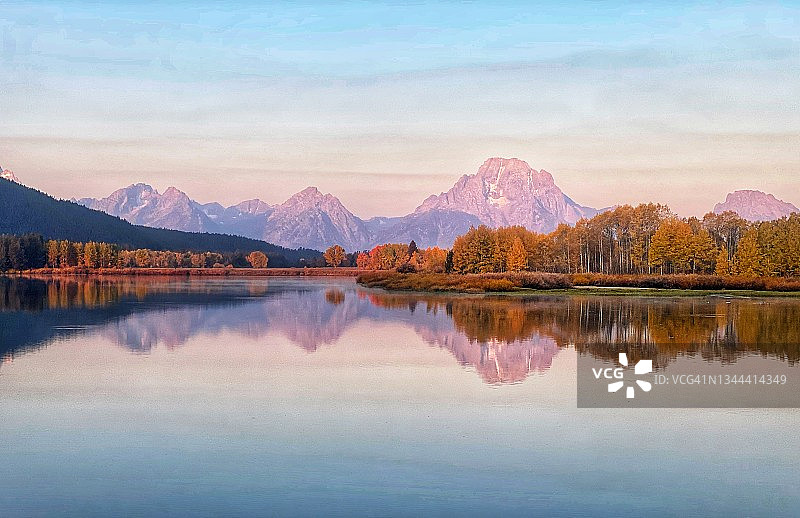 弓河湾的Alpenglow图片素材