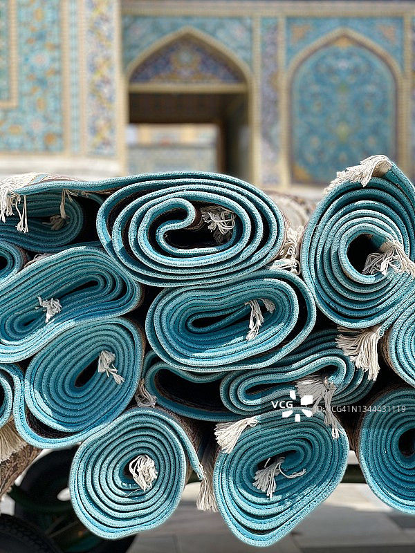 伊朗马什哈德伊玛目礼萨圣陵的哈拉姆建筑群中的地毯图片素材