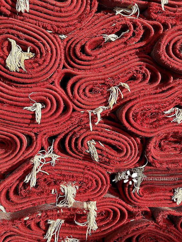 伊朗马什哈德伊玛目礼萨圣陵的哈拉姆建筑群中的地毯图片素材