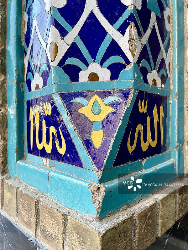 伊朗马什哈德伊玛目礼萨圣陵的瓷砖和图案图片素材