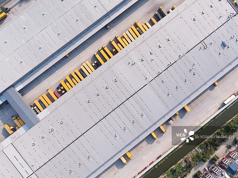 仓库装货卡车图片素材