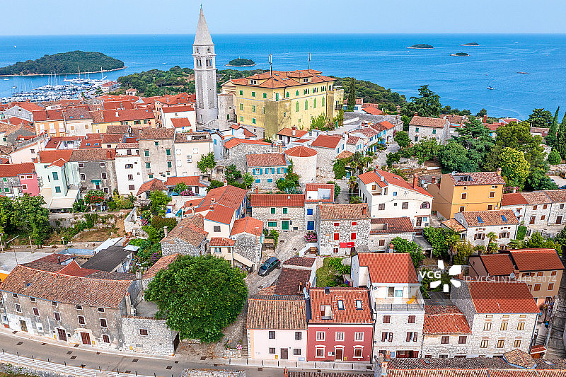 克罗地亚伊斯特拉州弗尔萨尔老镇的航拍景色图片素材