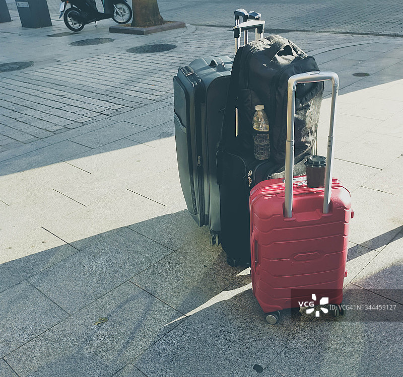 准备旅行的手提箱图片素材