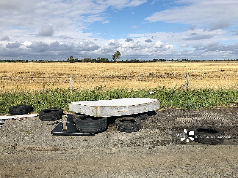 非法倾倒垃圾图片素材