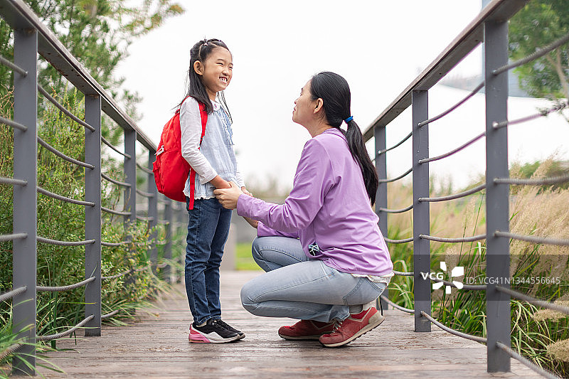 母亲和女儿图片素材