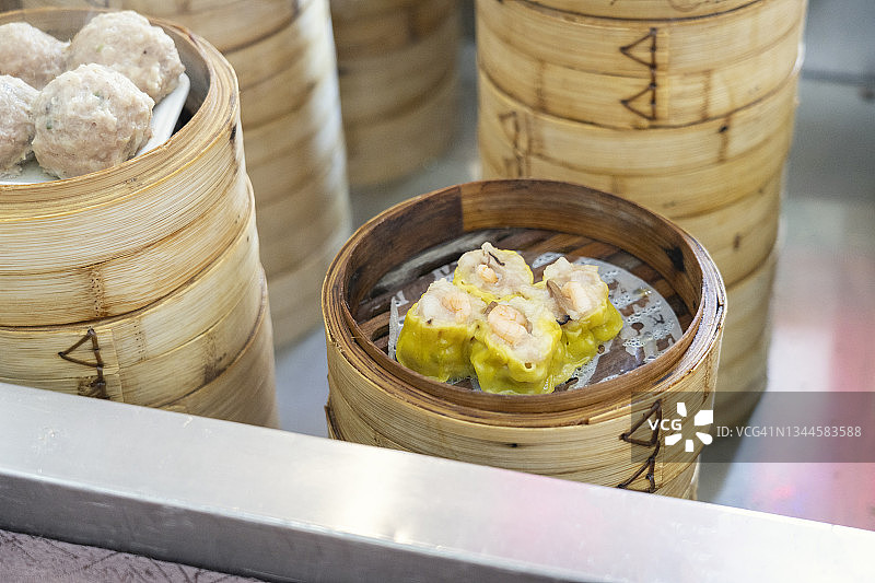 餐厅里的广式点心，如烧卖图片素材