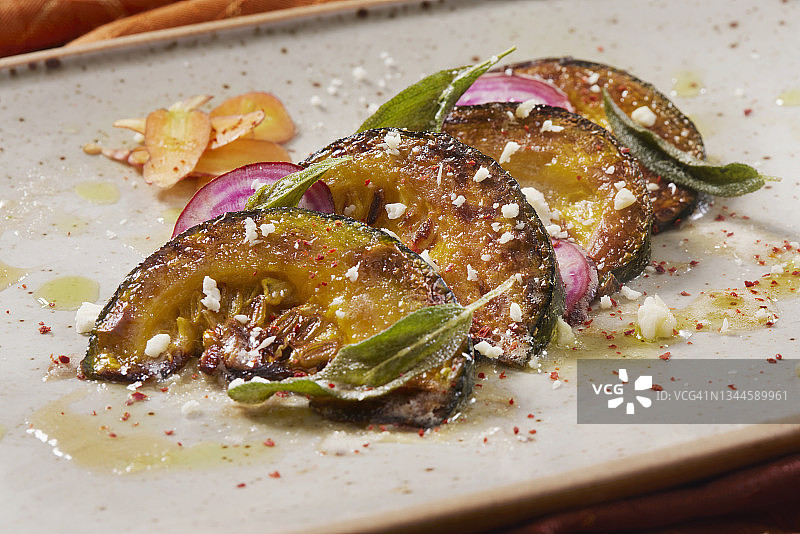 烤日本南瓜配基奥贾甜菜图片素材