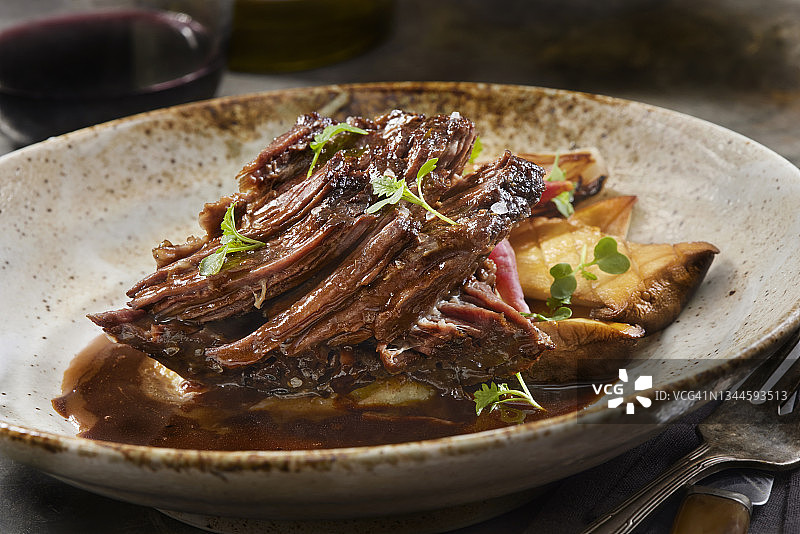 黑松露红酒炖无骨小排图片素材