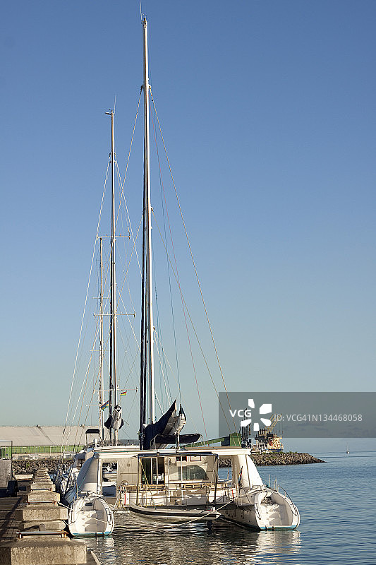 路易港毛里求斯港口的夏季漂浮游艇图片素材