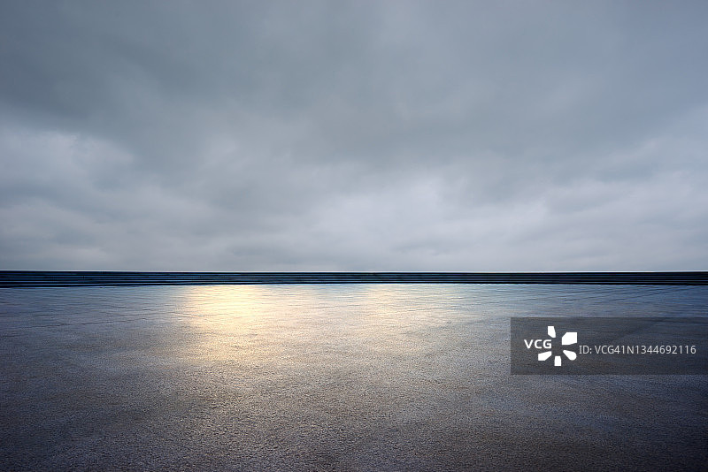 开阔的地面与蓝色天空图片素材