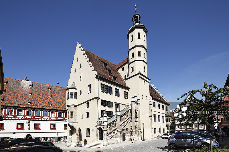 德国巴伐利亚施瓦本讷德林根的市政厅与楼梯图片素材