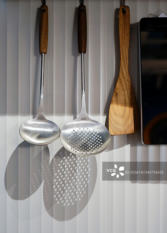 勺子、滤网和铲子图片素材