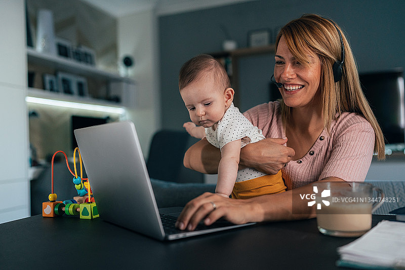 在家里工作图片素材