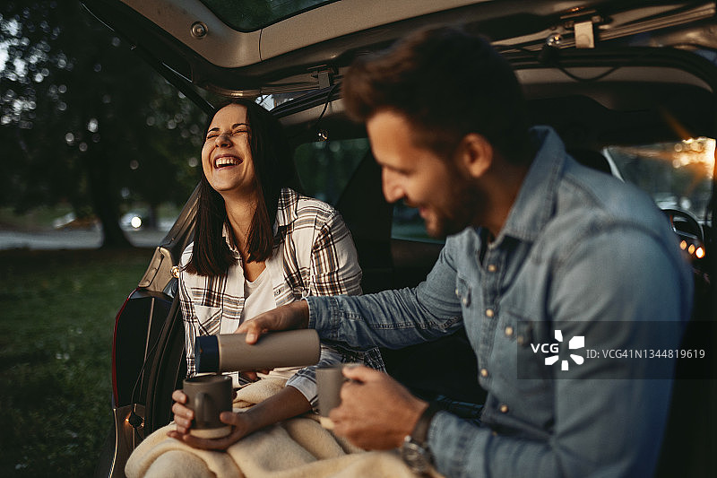 与爱人在一起的有趣时刻图片素材