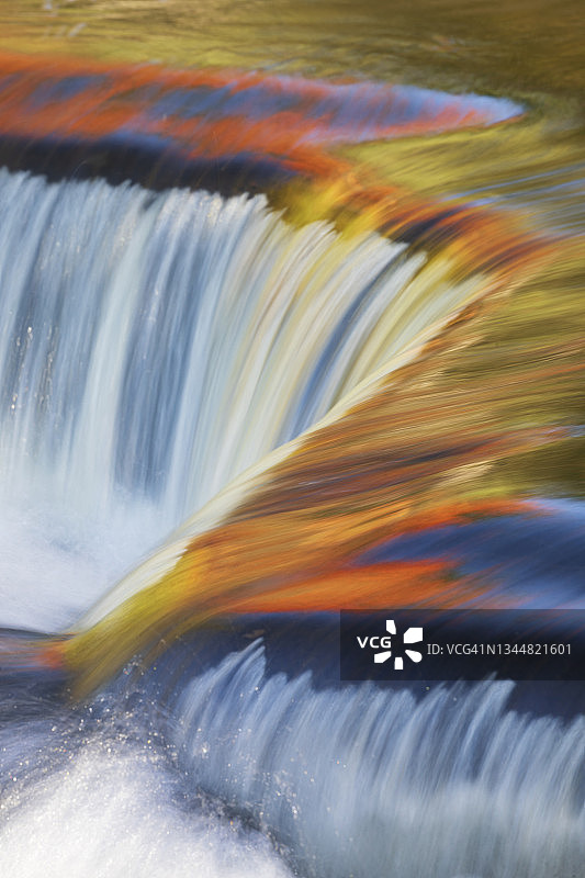 邦德瀑布堰特写图片素材