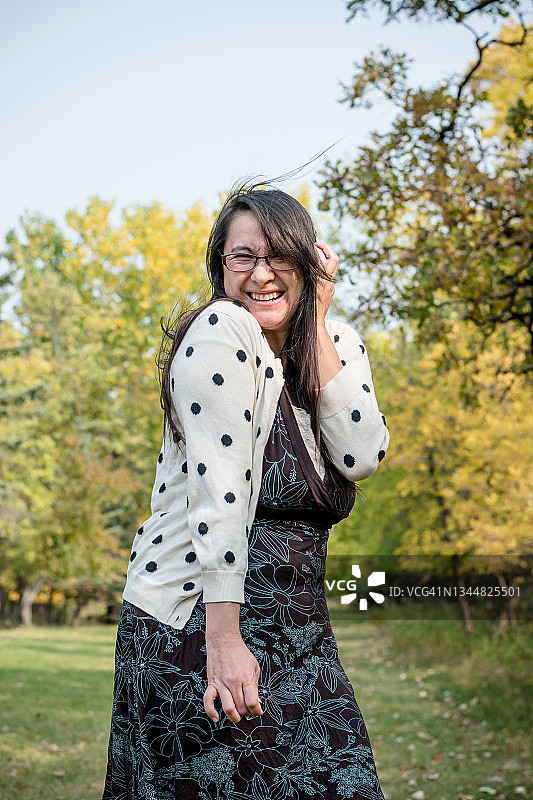 微笑的女人图片素材