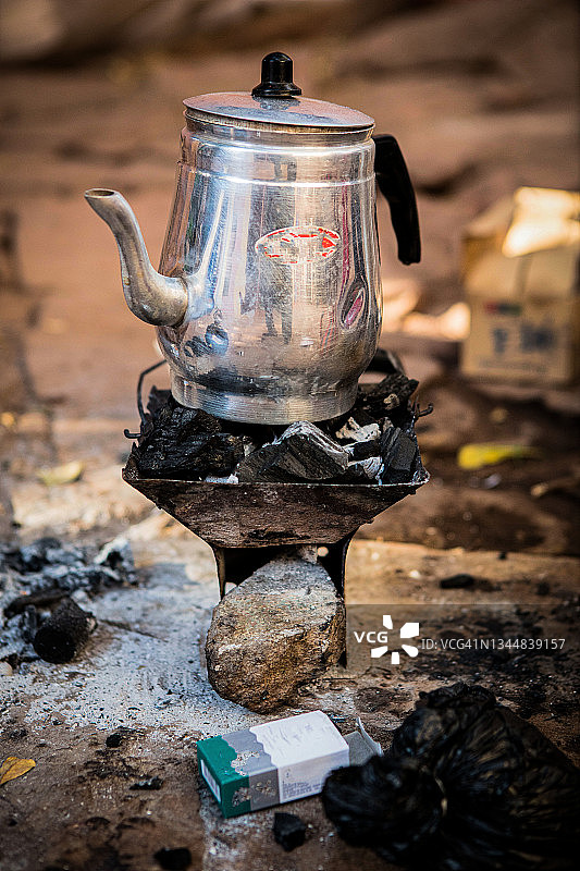 用于煮中国绿茶的茶壶图片素材