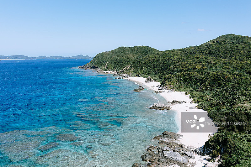 冲绳庆良间群岛的僻静热带海滩航拍，日本图片素材