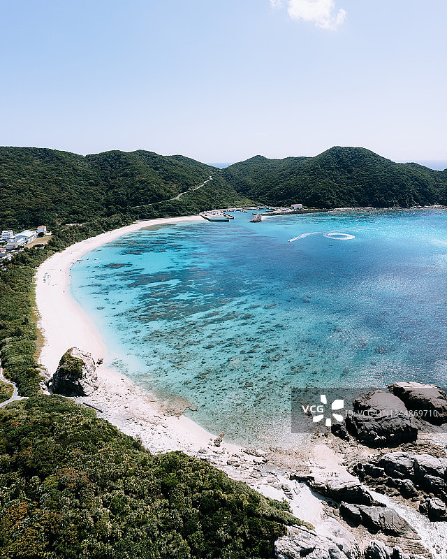 日本冲绳县庆良间群岛渡嘉敷岛阿波连海滩的鸟瞰图图片素材