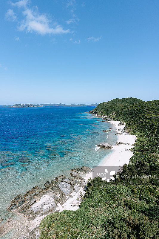 冲绳庆良间群岛的僻静热带海滩航拍，日本图片素材