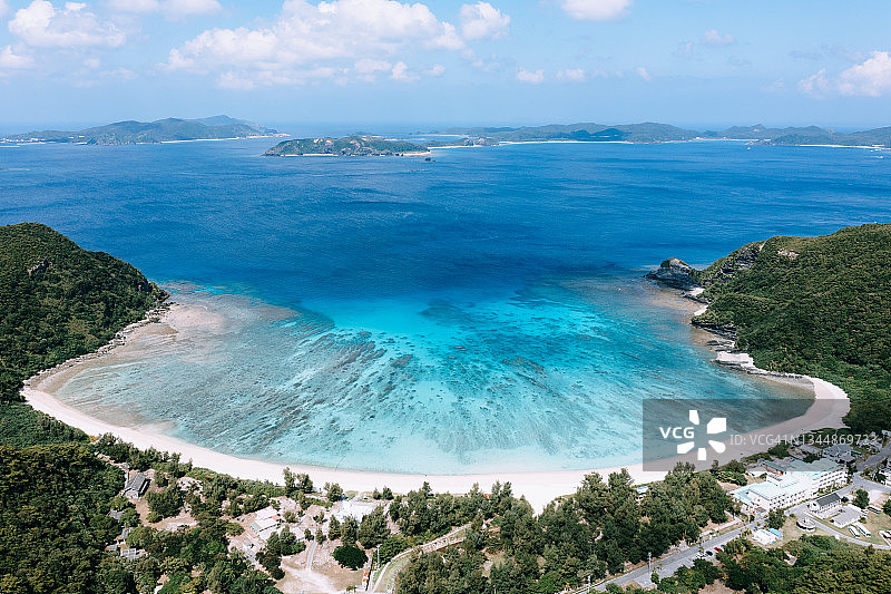 日本冲绳渡嘉敷岛热带岛屿海滩航拍图片素材