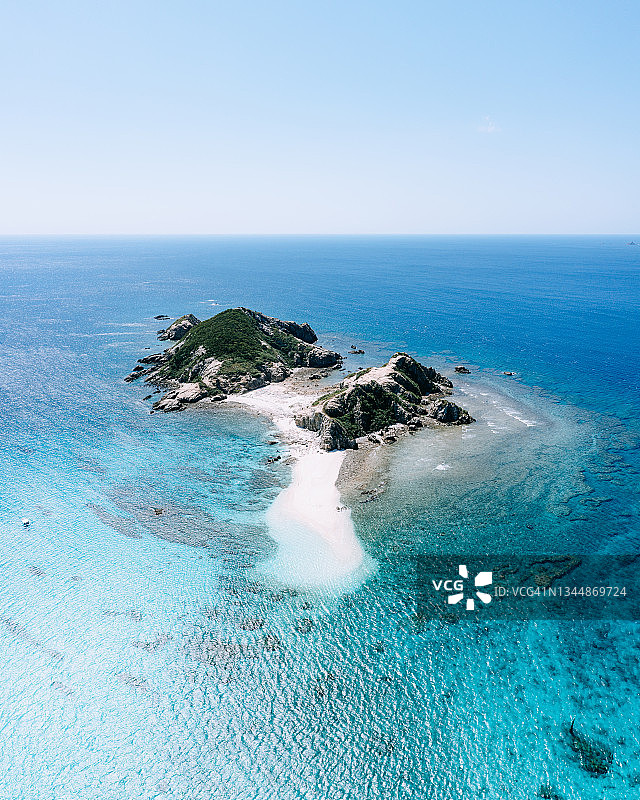 日本冲绳庆良间群岛荒岛航拍图片素材