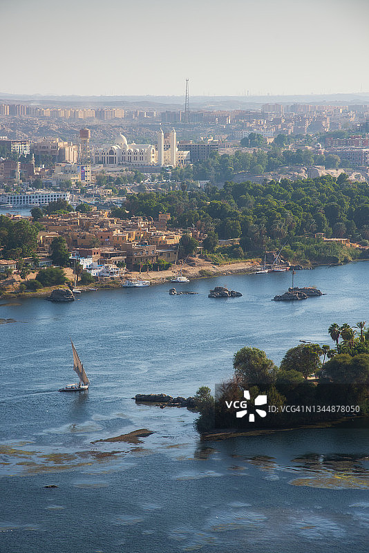 埃及阿斯旺尼罗河上的三角帆船图片素材