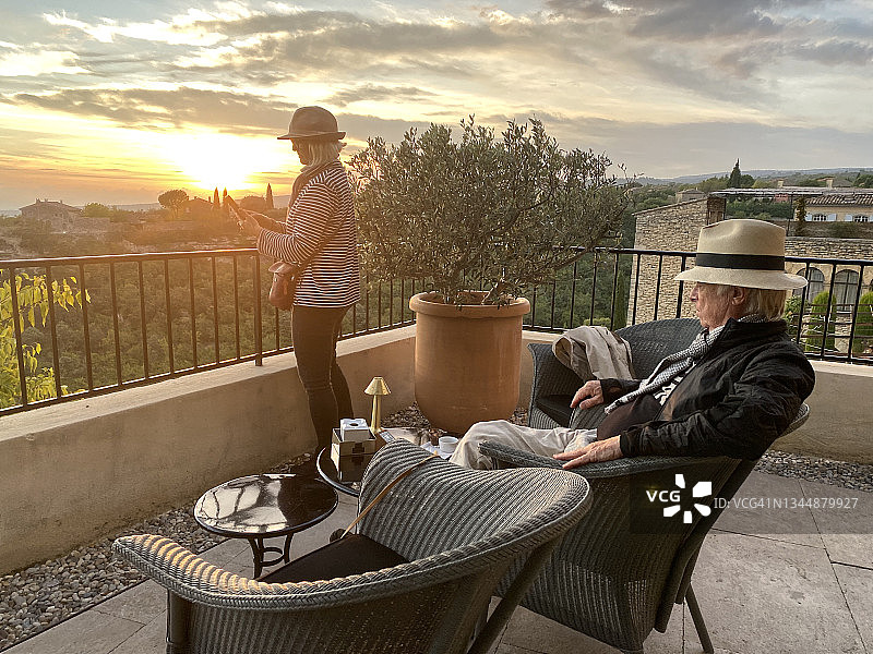 拍摄日落，戈尔德图片素材