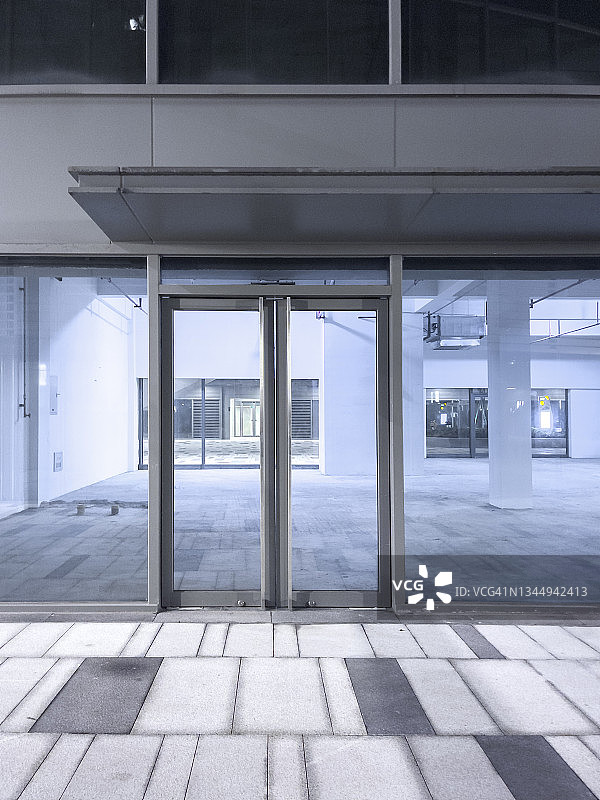 中国杭州商业区现代建筑夜景图片素材