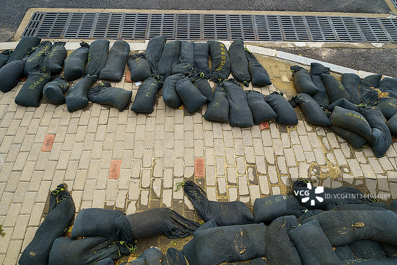 道路上的沙袋俯视图图片素材